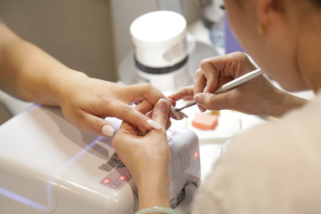 Agenda Online para Manicure Autônoma: Vale a Pena Deixar a Cliente Marcar Sozinha?
