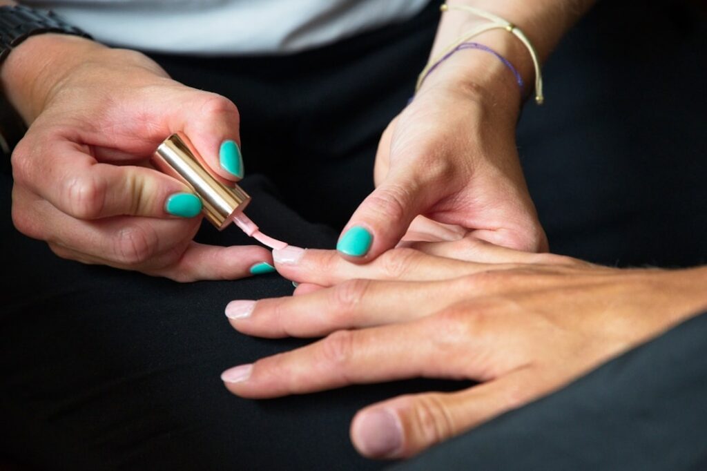 Como Escolher um App de Gestão para Manicure Autônoma: 7 Funcionalidades que Realmente Importam