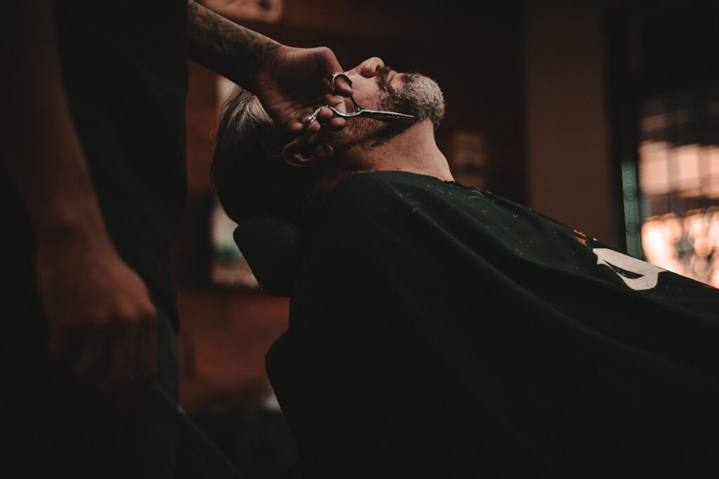 Como Montar uma Grade de Serviços para Barbearia Pequena (e Parar de Perder Dinheiro com Serviço Mal Precificado)